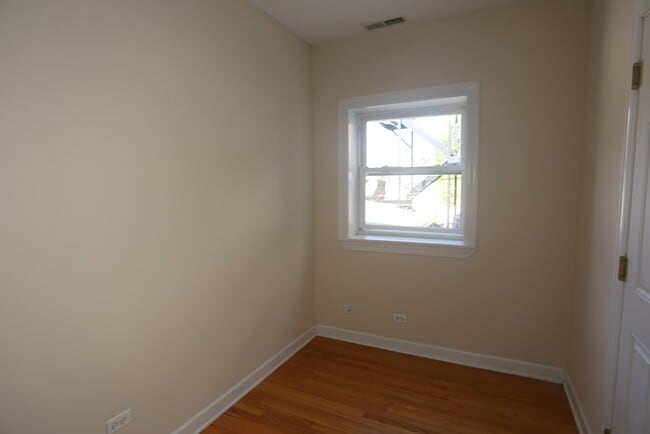 Building Photo - 3213 N Clifton Ave