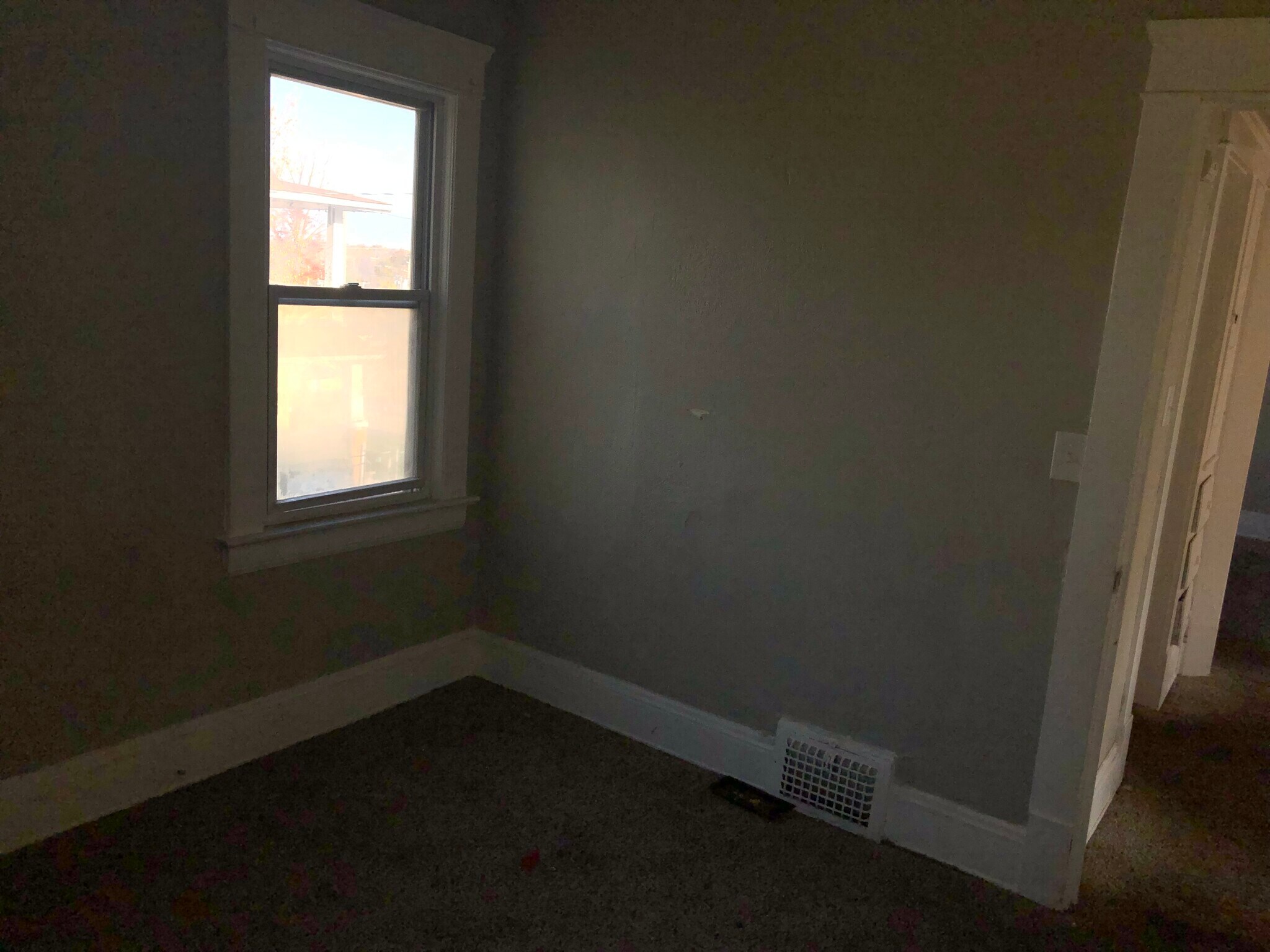 Building Photo - 1830 Mannering Rd