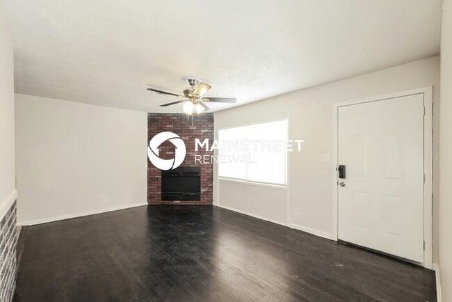 Building Photo - 4 Bedroom Pet-Friendly Home in Grandview, ...