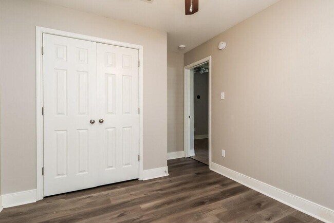 Building Photo - 18469 Sunrise Oaks Ct