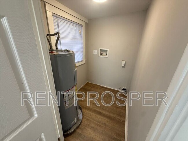 Building Photo - 1025 36th St