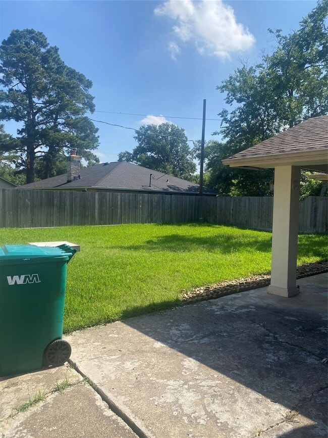 Building Photo - 3206 Vandyke Dr
