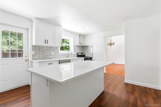 Building Photo - 110 E Bartlett Rd