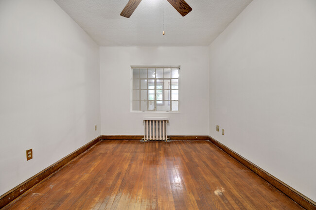 Building Photo - 1221 Raum St NE