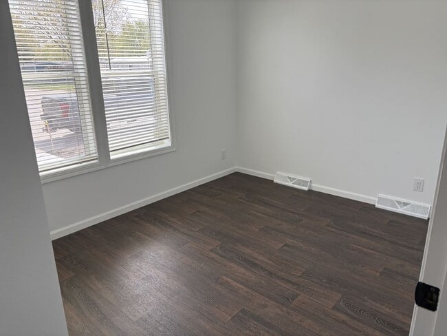 Building Photo - 13895 Bunratty Ave