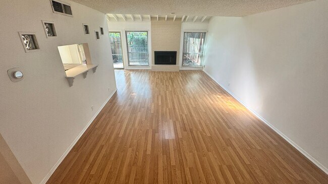 Building Photo - 8903 Trone Cir