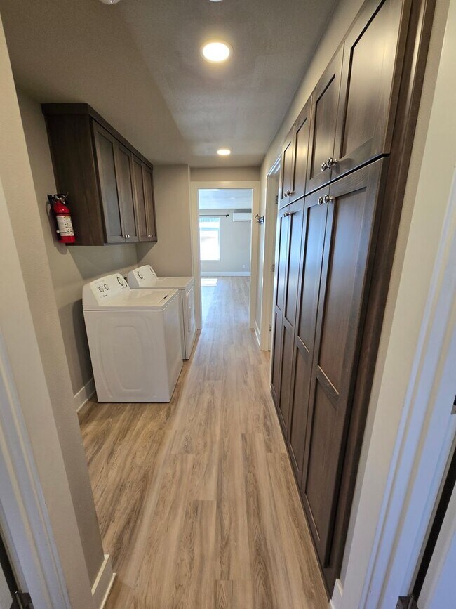 Building Photo - Newly Remodeled 2-Bedroom, 1-Bath Close to Downtown Salem!