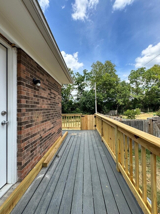 Building Photo - 222 Beechwood Dr