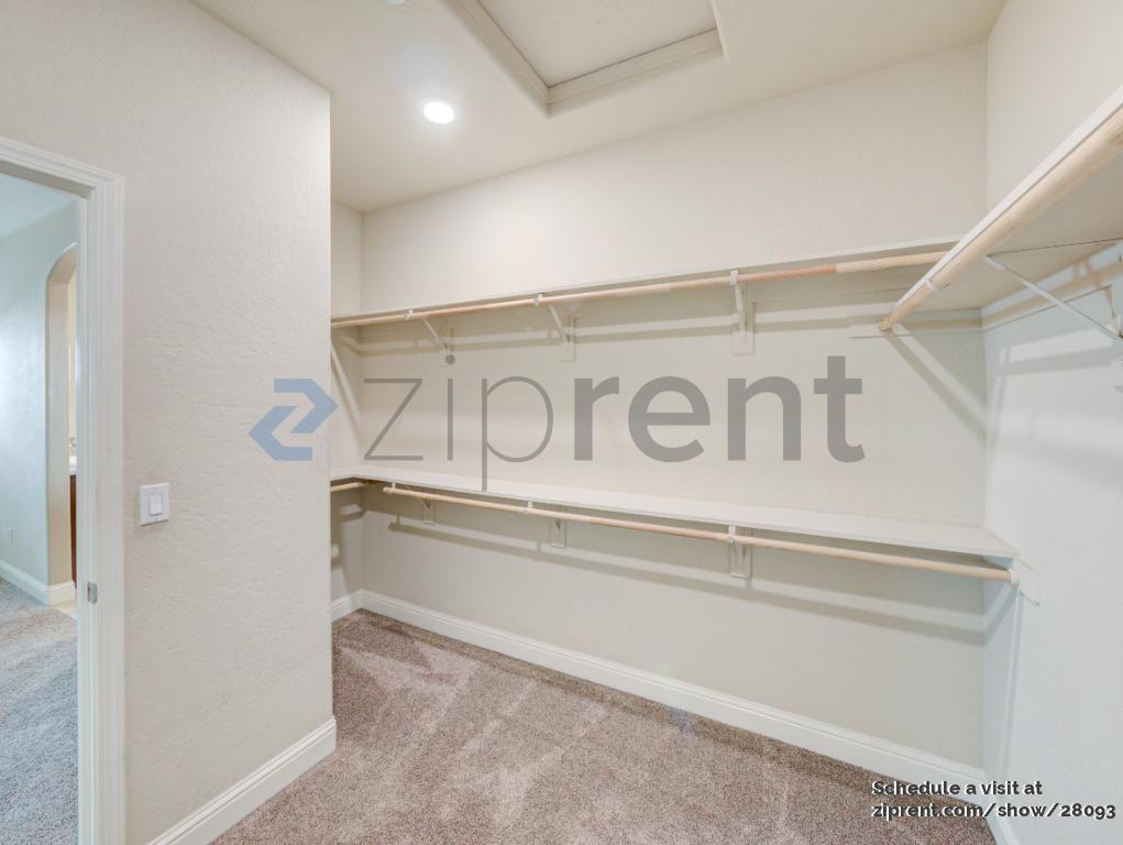 Building Photo - Unit
