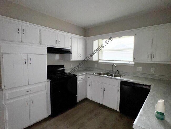 Building Photo - 2228 S Whitbourne Pl