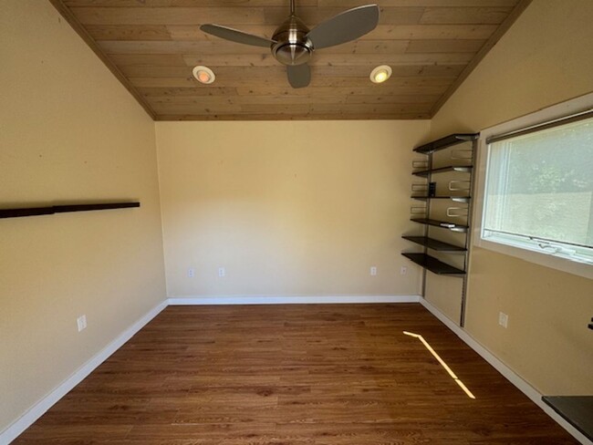 Building Photo - Beautiful updated single level Lafayette h...