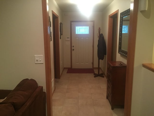 Building Photo - 3 bed 2 bath off Scenic Drive - AVAILABLE ...