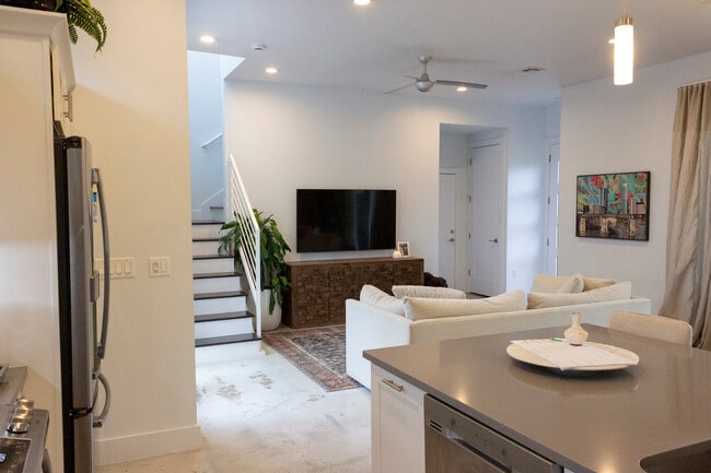 Building Photo - 1409 Singleton Ave