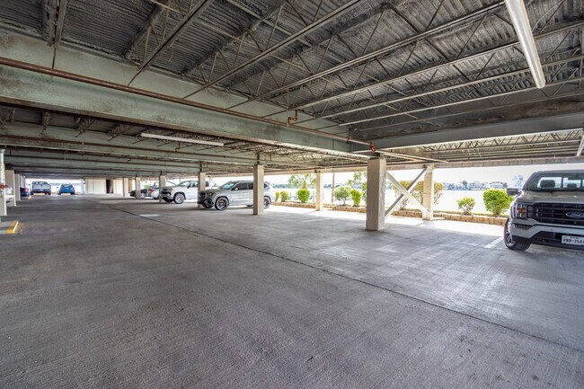 Building Photo - 401 Lakeside Ln
