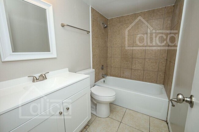 Building Photo - 4006 Luan Dr