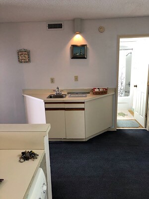 Wet bar - 1905 S Ocean Blvd