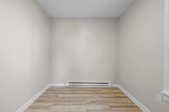 Building Photo - 243 N Main St