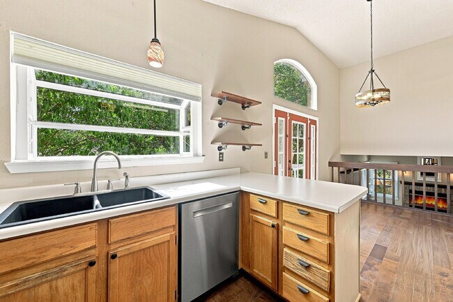 Building Photo - $3,048.95 with $300 Cleaning Voucher, 3 Beds - 2 Bath, Single Family Home in Highlands Ranch with...