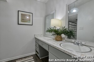 Building Photo - 8715 Starcrest Dr