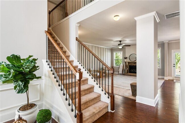 Building Photo - 6135 Formosa Ln