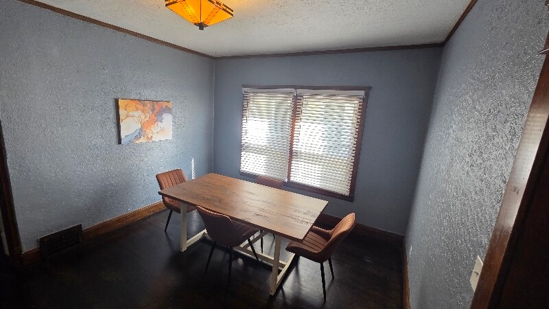 Building Photo - 7318-7320 Wakefield Ave