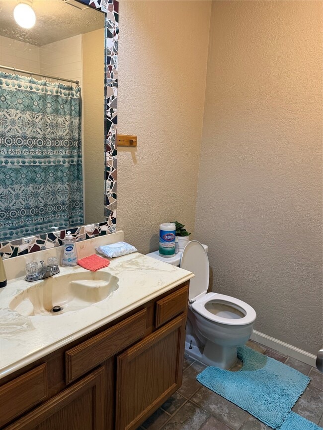 Building Photo - 2920 Thistledown Dr