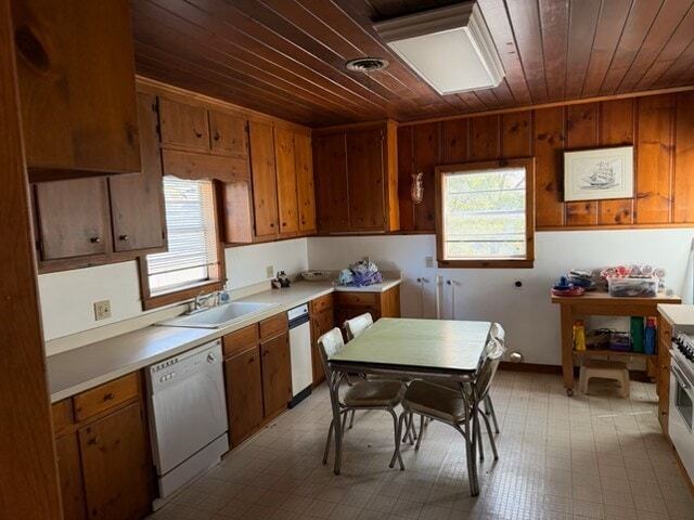 Building Photo - 7000 Briar Rd