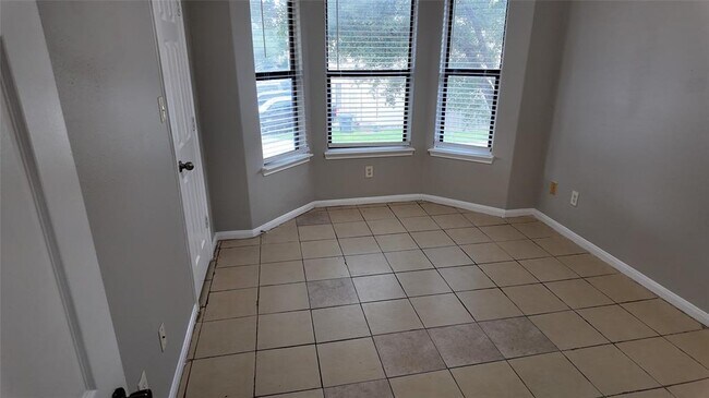 Building Photo - 3032 La Estancia Ln