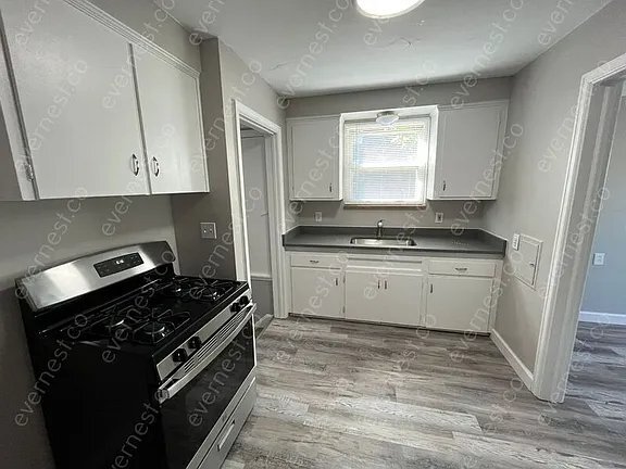 Building Photo - 15516 Lincoln Ave