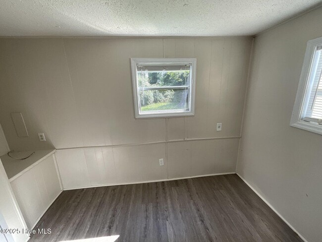 Building Photo - 141 Denise Dr
