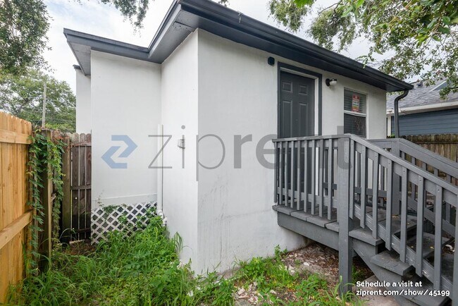Building Photo - 909 E 28th Ave