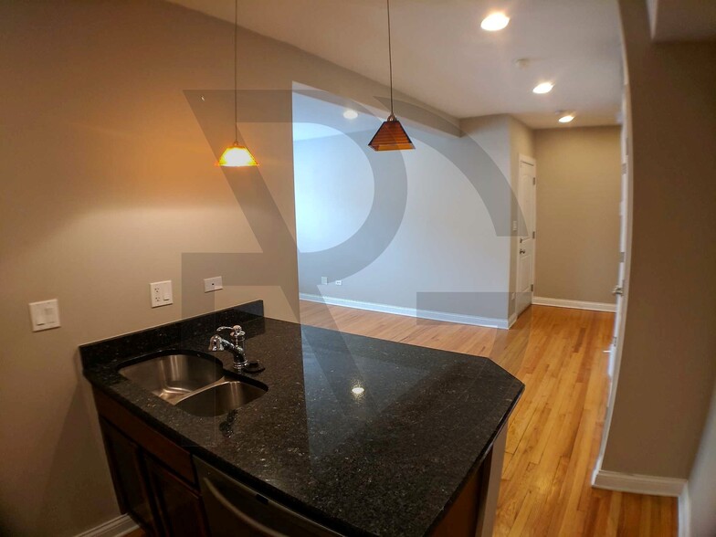 Building Photo - 3804 N Marshfield Ave