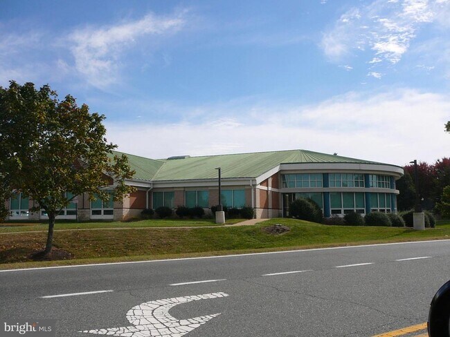 Building Photo - 406 Park Cove Dr