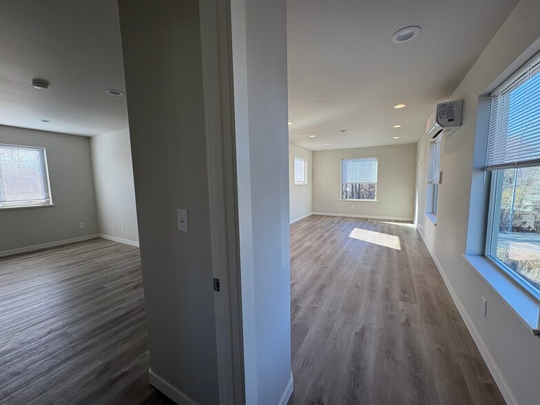 Building Photo - 2210 Arden Ct N