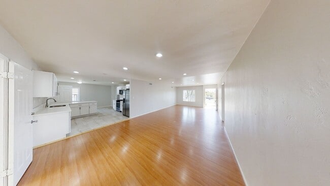 Building Photo - 4BD/2BA, Upgraded Kitchen! Sunroom!