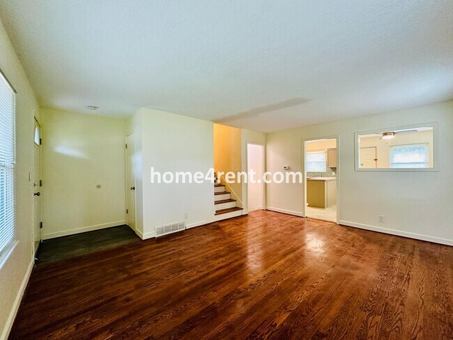 Building Photo - Olathe Duplex w/ Wood Floors, Finished Basement, and a Fenced Yard!