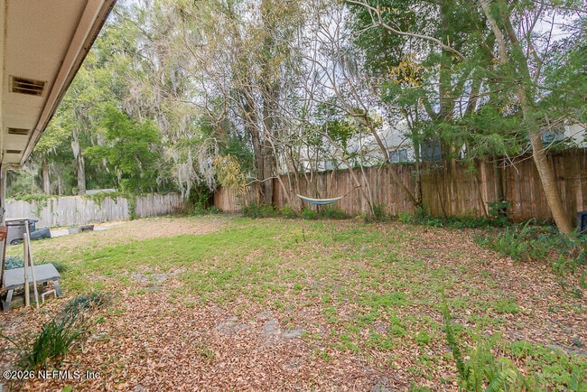 Building Photo - 1549 Montrose Ave E