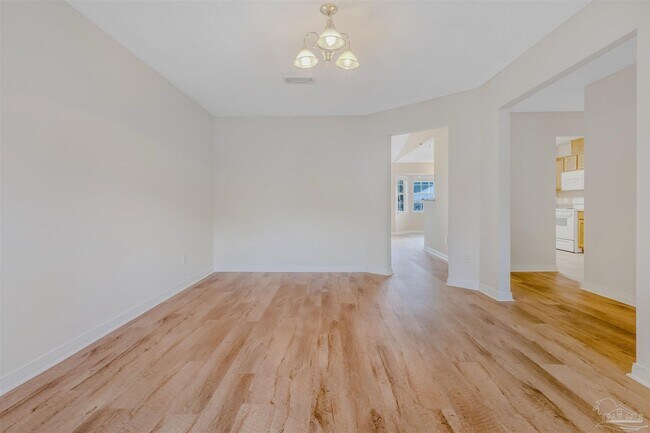Building Photo - 10719 Crosscut Dr