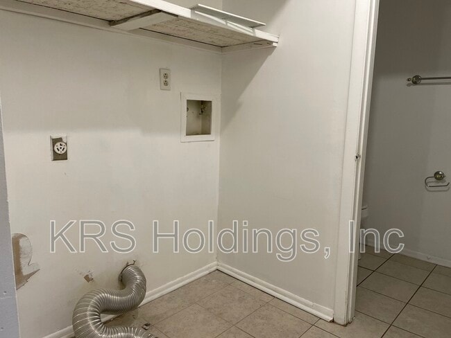 Building Photo - 1503 Garland Way