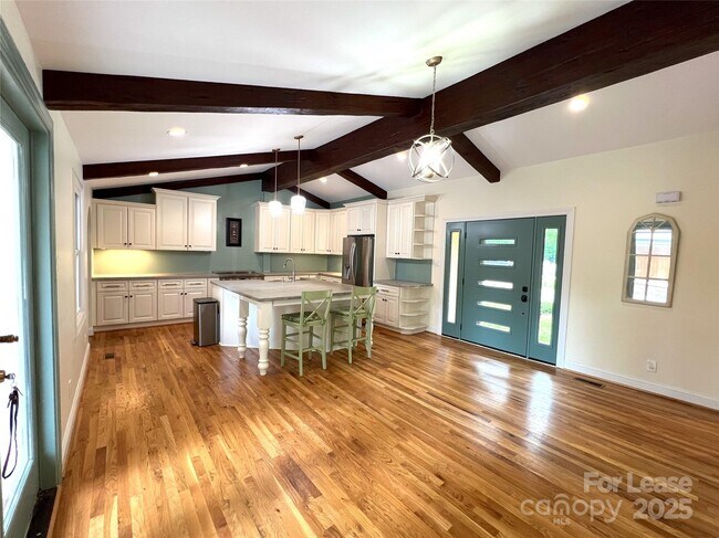 Building Photo - 5745 Riviere Dr