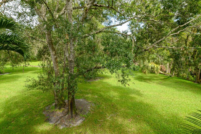 Building Photo - 3944 Sabal Way