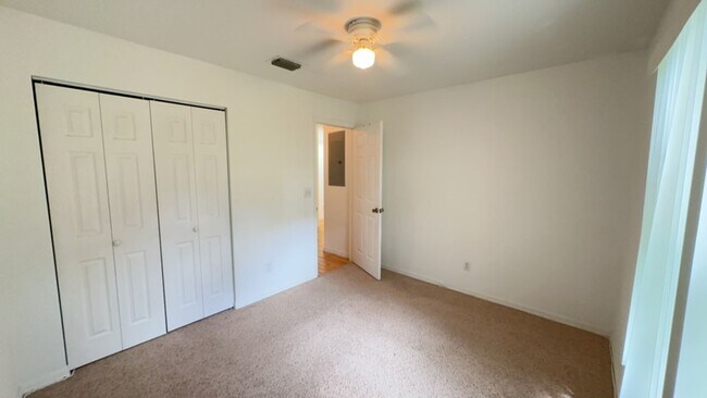 Building Photo - 2 Bedroom 2 Bath Duplex