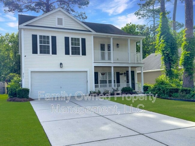Building Photo - 8753 Red Oak Dr