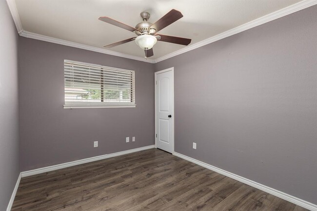 Building Photo - 2739 Foliage Green Dr