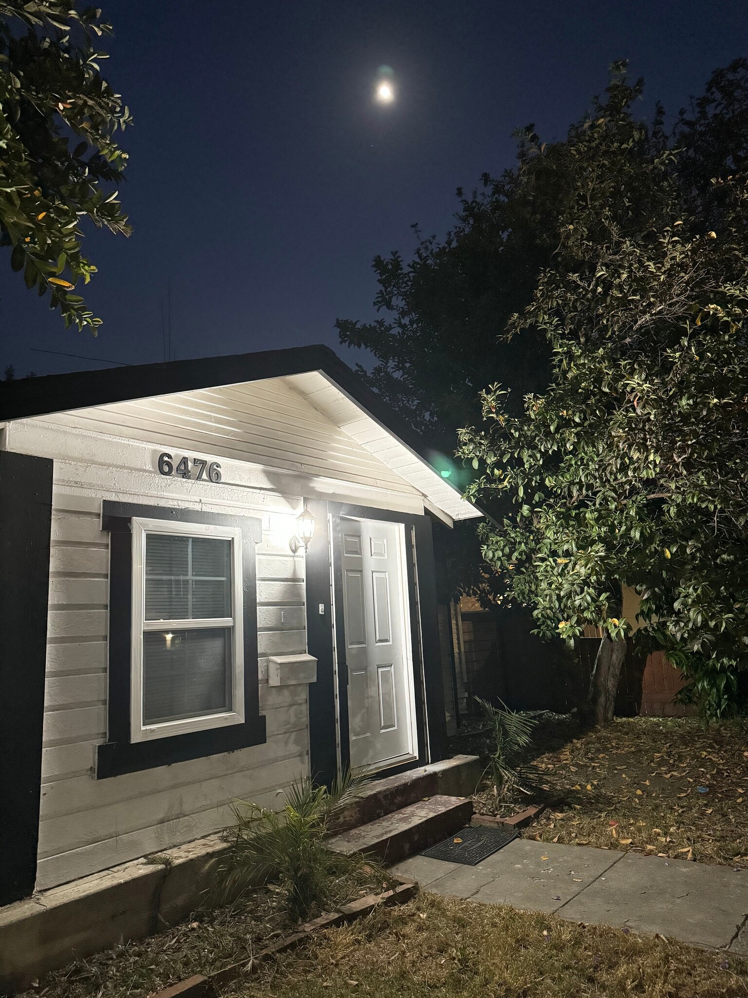 Building Photo - 6476 Orizaba Ave