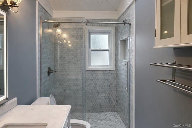 Building Photo - 83 E Lido Promenade