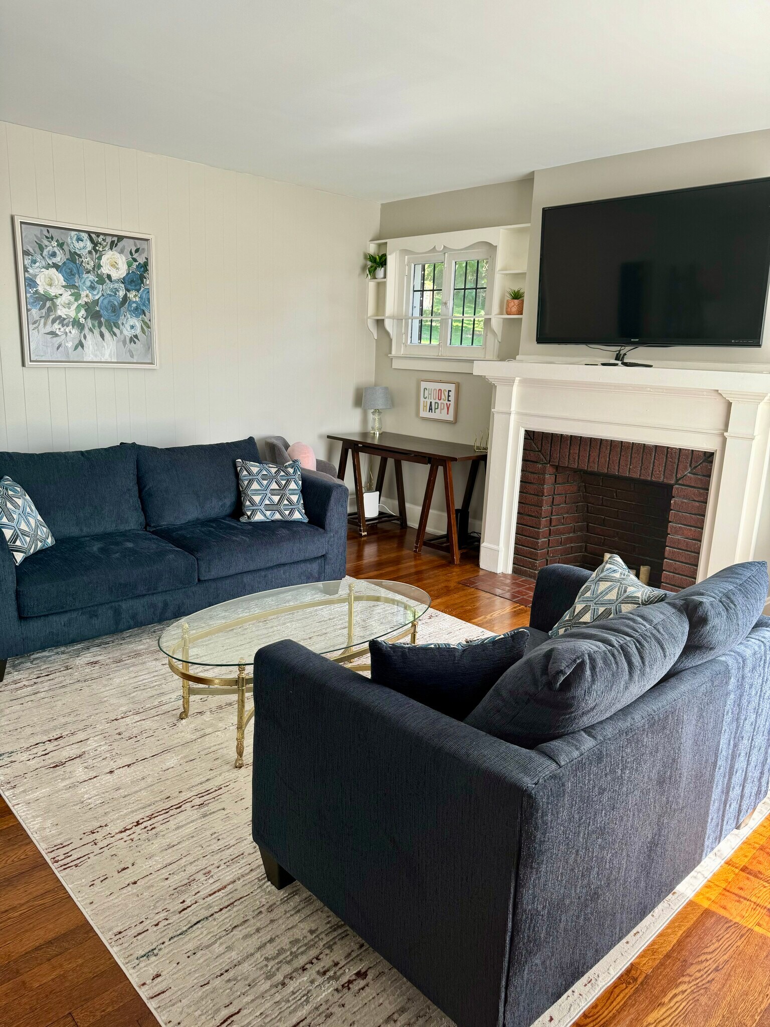 Living room - 1132 Milford St