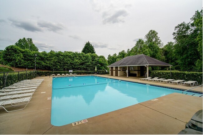 Building Photo - Lovely 3 BR, 2 BA Ranch Home, 2 Car Garage...