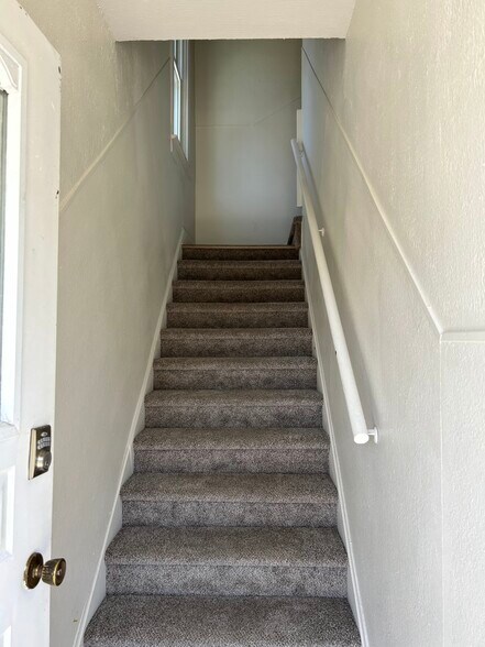 Building Photo - 1425 3rd Ave S