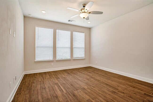 Building Photo - 10950 Downy Cup Dr